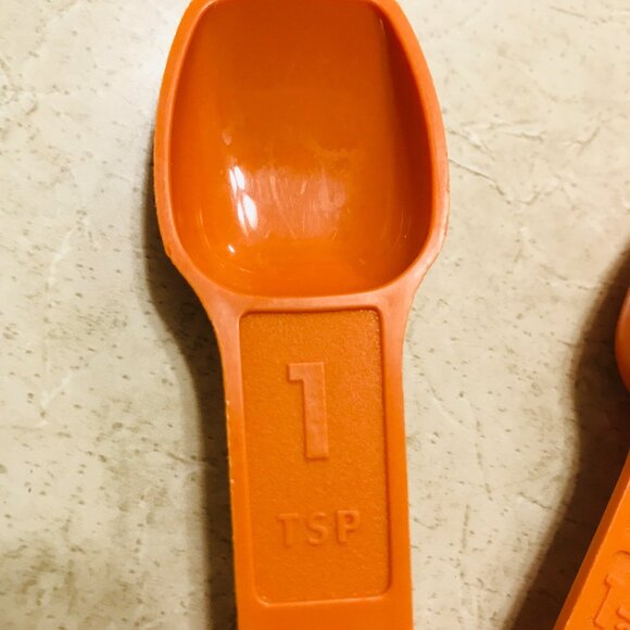 Vintage Tupperware Orange Measuring Spoons 1970's 7 piece - Picture 5 of 7